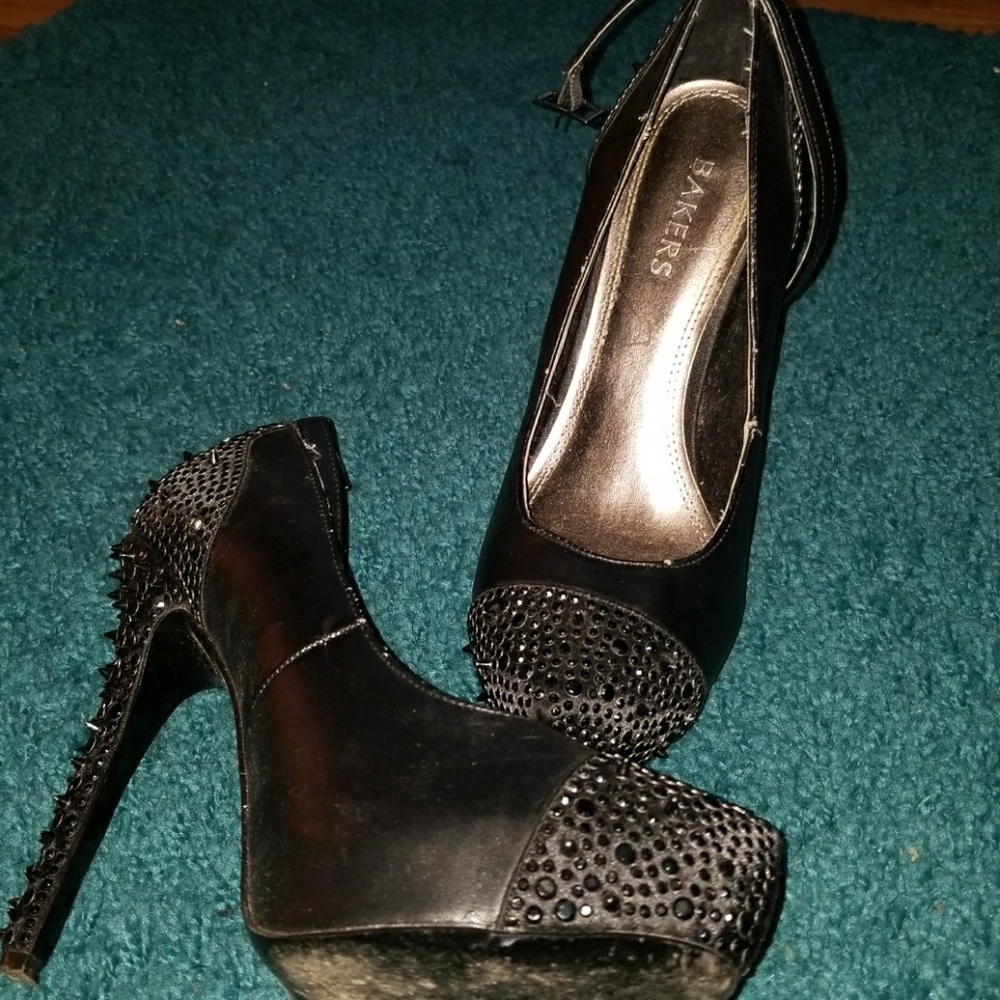 Black high heels - Picture 2 of 3